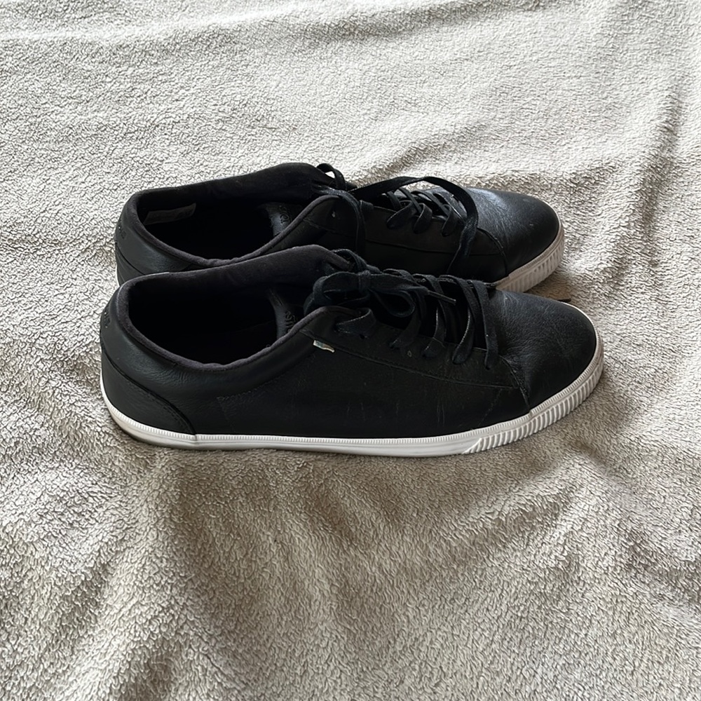 Toms sneakers